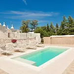 ヴィラ Trulli Colebe Con Piscina
