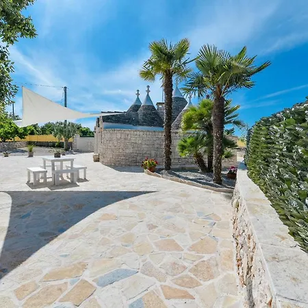 Trulli Colebe Con Piscina *