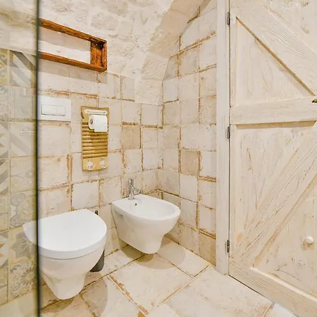 Trulli Colebe Con Piscina