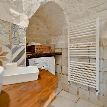 Trulli Colebe Con Piscina Villa
