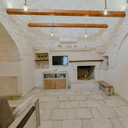 Trulli Colebe Con Piscina