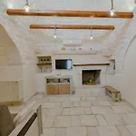 Trulli Colebe Con Piscina * מרטינה פרנקה