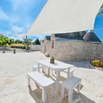 Trulli Colebe Con Piscina *