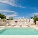 וילה Trulli Colebe Con Piscina