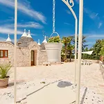 Trulli Colebe Con Piscina *