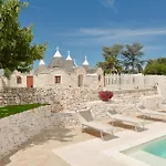 Trulli Colebe Con Piscina