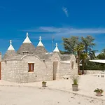 Trulli Colebe Con Piscina *