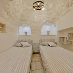 Trulli Colebe Con Piscina