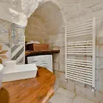 Trulli Colebe Con Piscina וילה