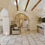 Trulli Colebe Con Piscina
