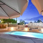 Trulli Colebe Con Piscina וילה
