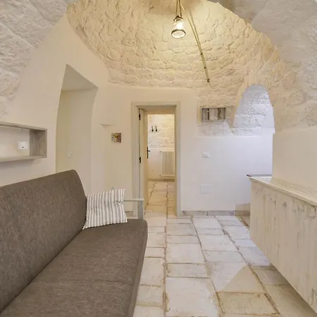 Trulli Colebè Con Piscina Villa