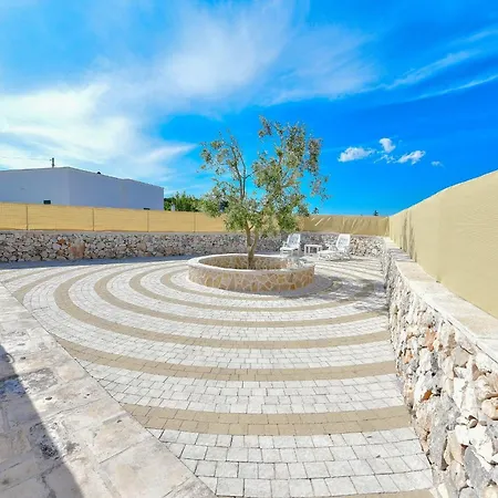 Trulli Colebè Con Piscina Villa