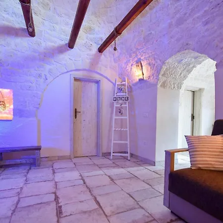 Trulli Colebè Con Piscina
