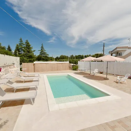 Trulli Colebè Con Piscina Villa