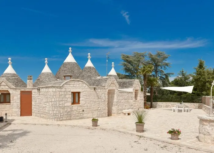 Trulli Colebe Con Piscina וילה