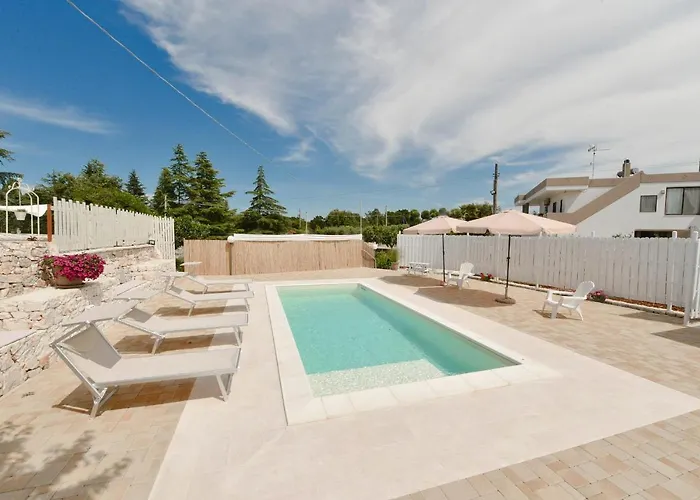 Trulli Colebe Con Piscina Martina Franca