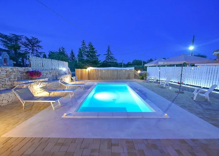 Trulli Colebe Con Piscina מרטינה פרנקה