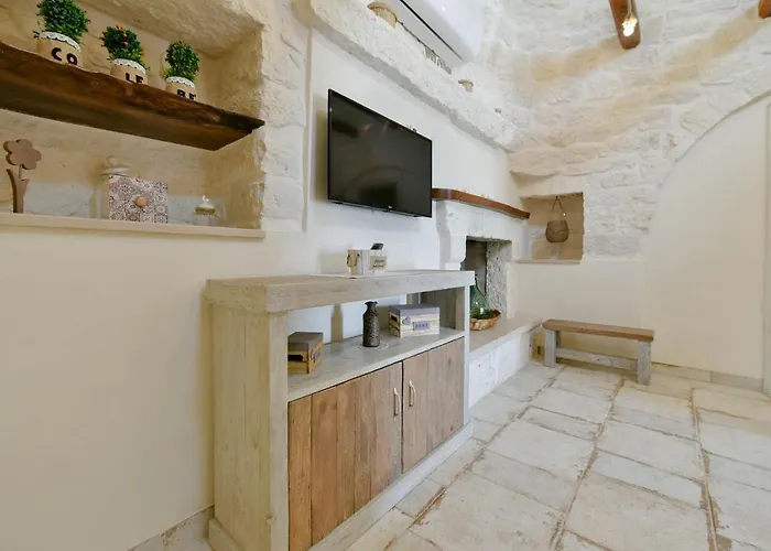 Trulli Colebe Con Piscina וילה מרטינה פרנקה